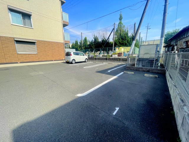 羽曳野市南恵我之荘８丁目のアパートの駐車場