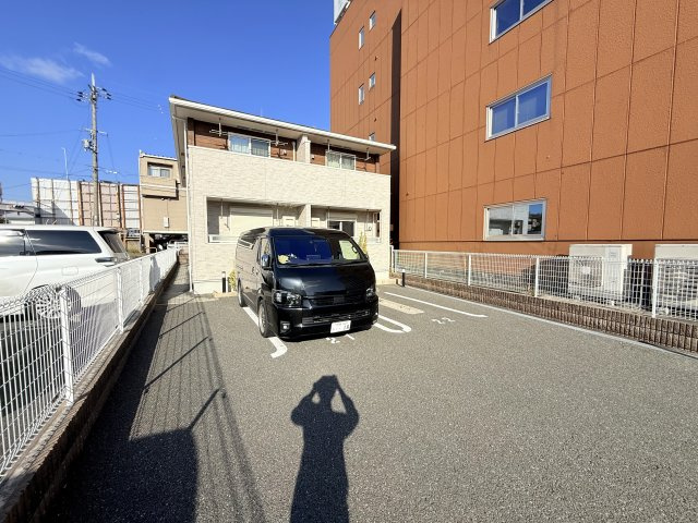富田林市若松町西１丁目のハイツの駐車場