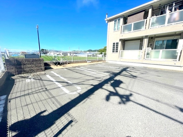 羽曳野市壺井のアパートの駐車場