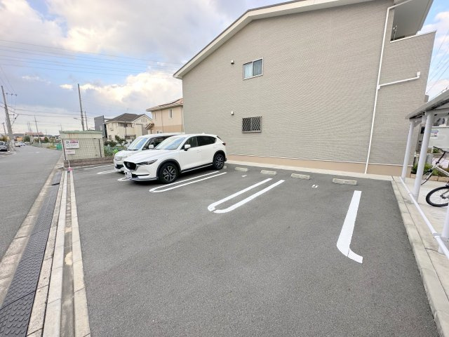 羽曳野市南恵我之荘５丁目のアパートの駐車場