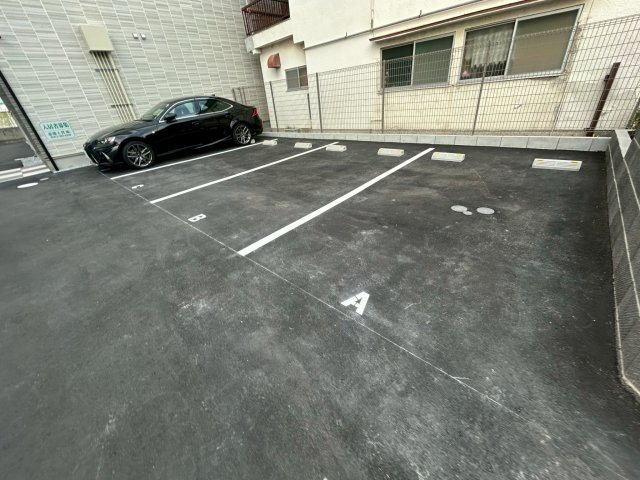 松原市西大塚１丁目のアパートの駐車場