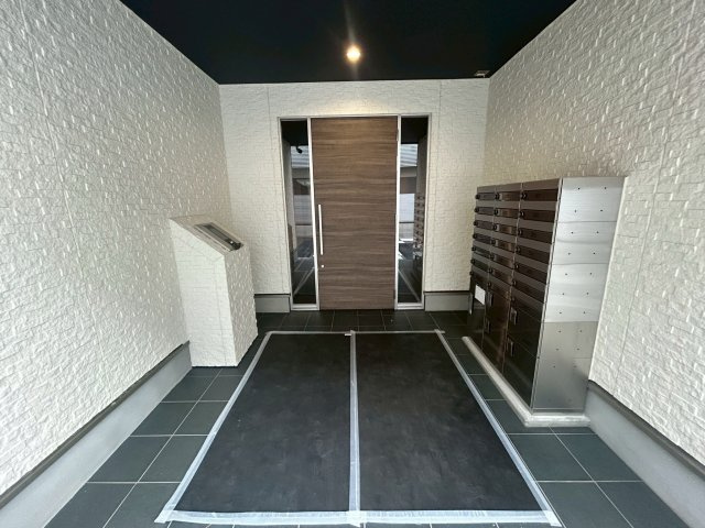 松原市西大塚１丁目のアパートのエントランス
