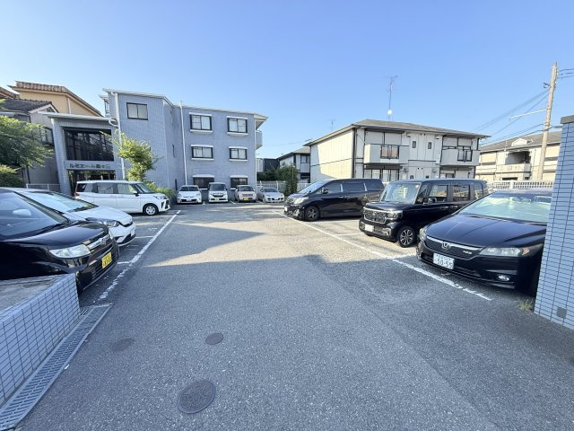 藤井寺市藤ケ丘４丁目の賃貸マンションの駐車場