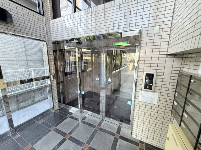 藤井寺市藤ケ丘４丁目の賃貸マンションのエントランス