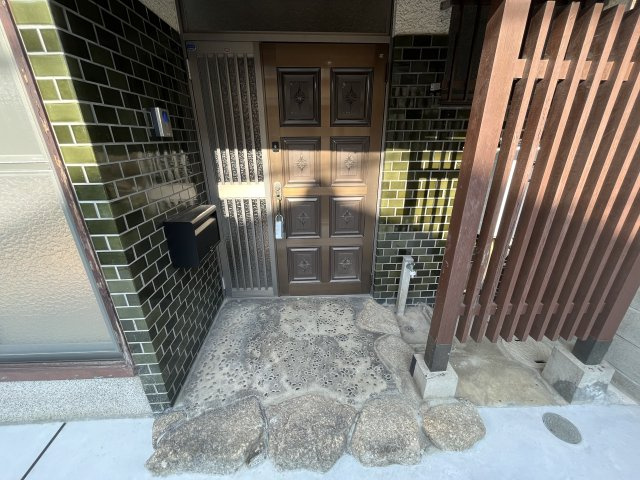藤井寺市川北３丁目の一戸建てのエントランス