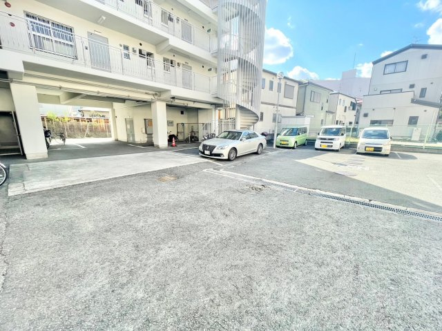 藤井寺市小山１丁目の賃貸マンションの駐車場