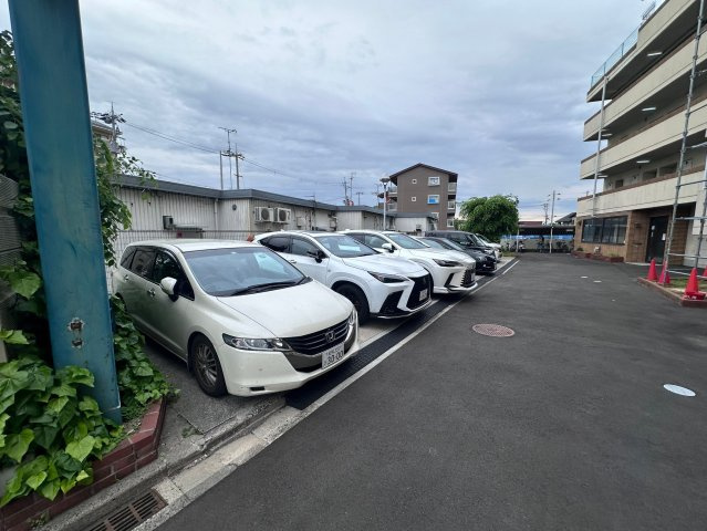藤井寺市野中２丁目の賃貸マンションの駐車場