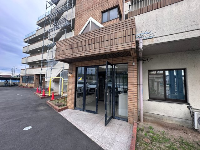 藤井寺市野中２丁目の賃貸マンションのエントランス