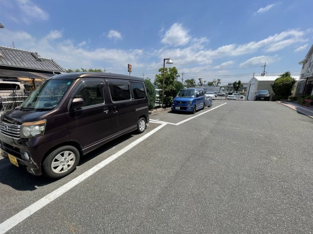 羽曳野市西浦３丁目のアパートの駐車場