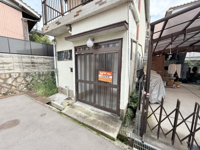柏原市田辺２丁目の一戸建てのエントランス