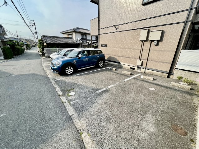 羽曳野市伊賀１丁目のアパートの駐車場