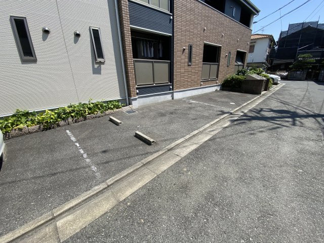 羽曳野市南恵我之荘６丁目のアパートの駐車場