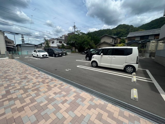 柏原市平野２丁目のアパートの駐車場