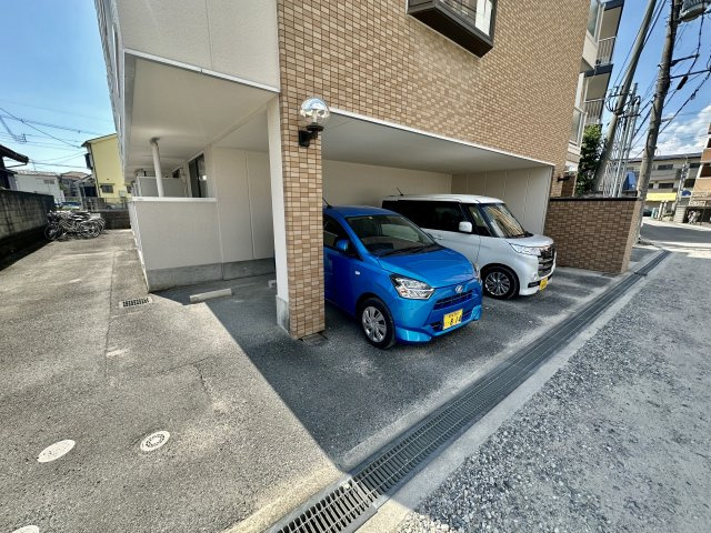 藤井寺市野中５丁目の賃貸マンションの駐車場
