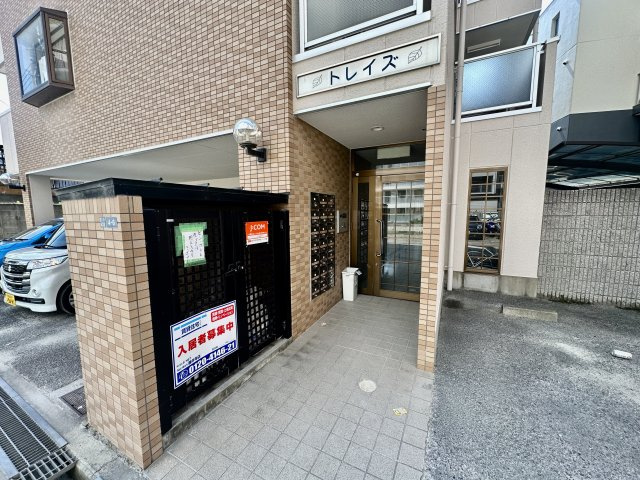藤井寺市野中５丁目の賃貸マンションのエントランス