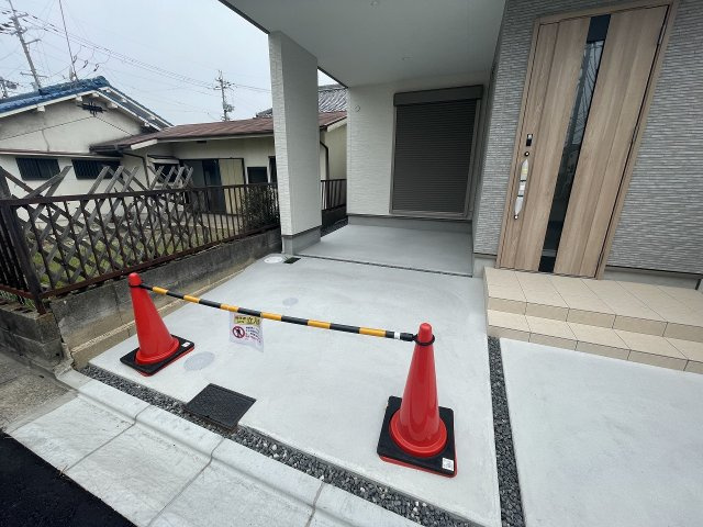 羽曳野市郡戸の一戸建ての駐車場