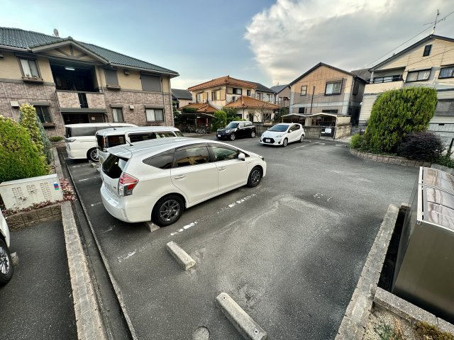 柏原市太平寺２丁目のアパートの駐車場