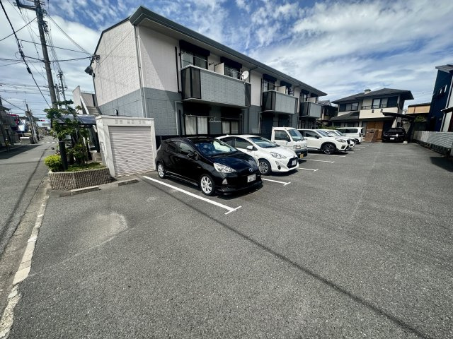 柏原市大県４丁目のアパートの駐車場