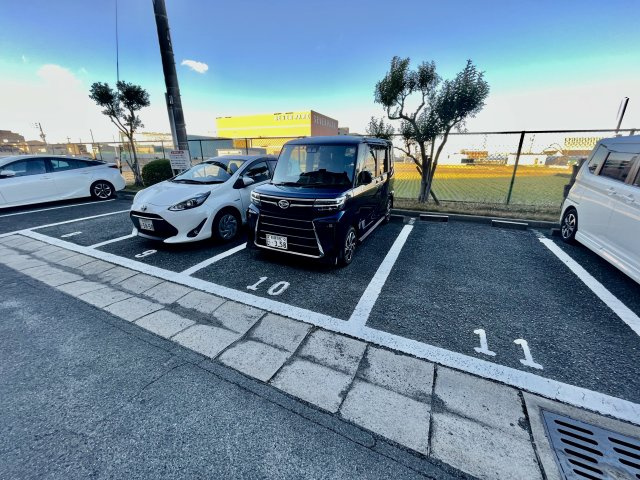 松原市三宅西４丁目の一戸建ての駐車場