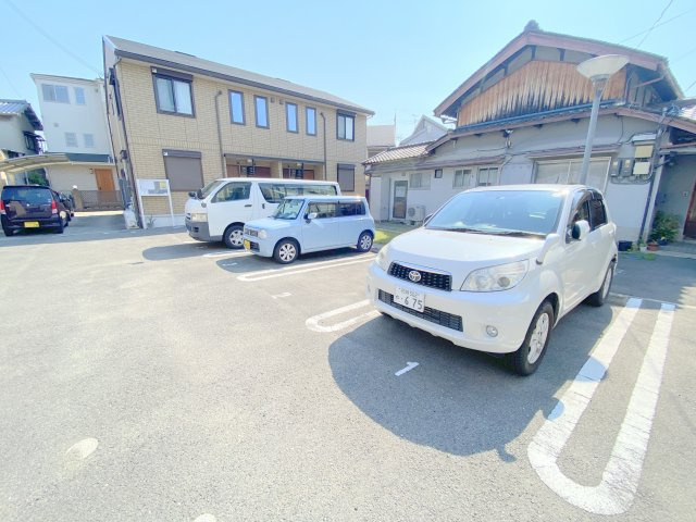 藤井寺市小山２丁目のアパートの駐車場