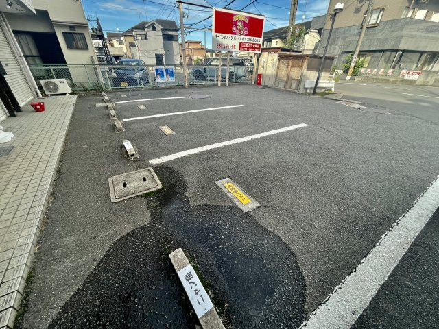 富田林市錦織南１丁目のアパートの駐車場
