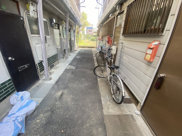 松原市高見の里５丁目のアパートのロビー