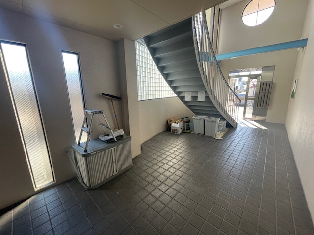 富田林市中野町１丁目の賃貸マンションのロビー