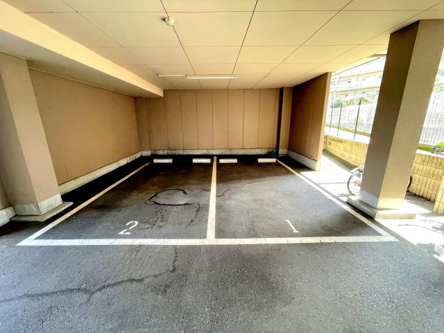 メゾンドアンジュの駐車場