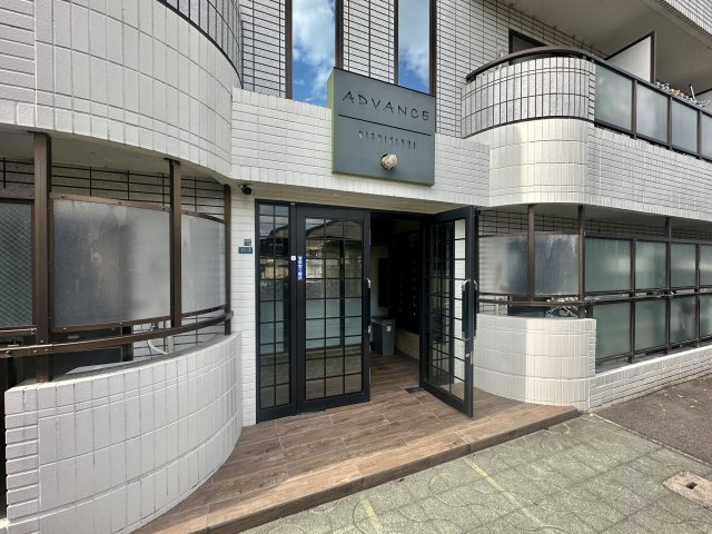 富田林市錦織中１丁目の賃貸マンションのエントランス