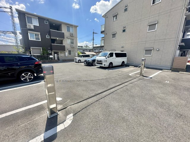 富田林市若松町西１丁目のアパートの駐車場