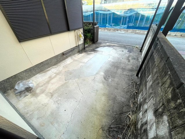 柏原市国分本町７丁目の一戸建ての駐車場