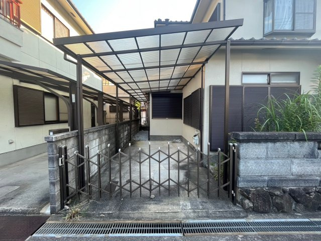 柏原市国分本町７丁目の一戸建ての駐車場