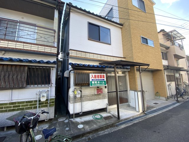 羽曳野市高鷲１０丁目の一戸建ての外観