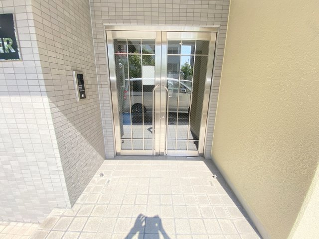 松原市上田３丁目の賃貸マンションのエントランス