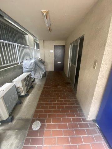 マンション小山のエントランス