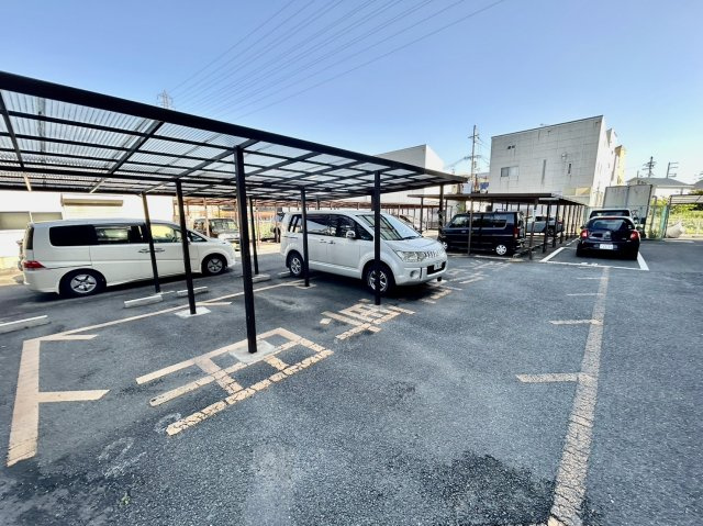藤井寺市道明寺４丁目の賃貸マンションの駐車場