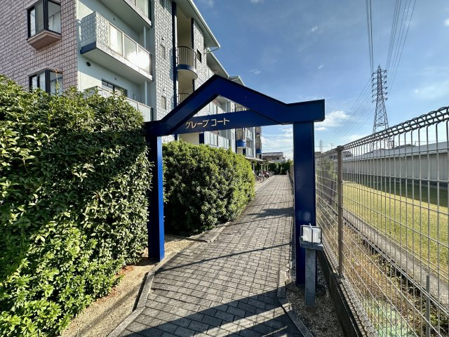 柏原市円明町の賃貸マンションのエントランス