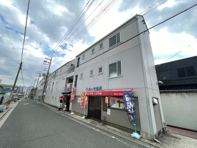 ラカーサ谷川の外観