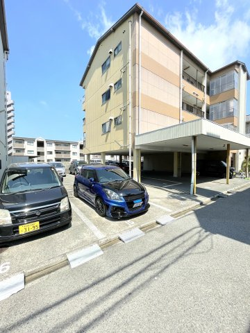 藤井寺市林２丁目の賃貸マンションの駐車場