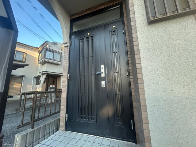 羽曳野市飛鳥の一戸建てのエントランス