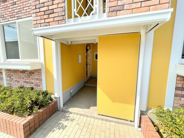 羽曳野市島泉５丁目の賃貸マンションのエントランス