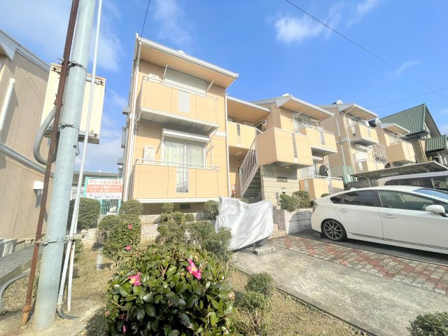 富田林市小金台１丁目のアパートの外観