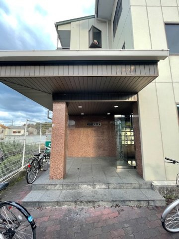 羽曳野市野々上３丁目の賃貸マンションのエントランス