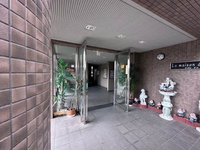 柏原市玉手町の賃貸マンションのエントランス