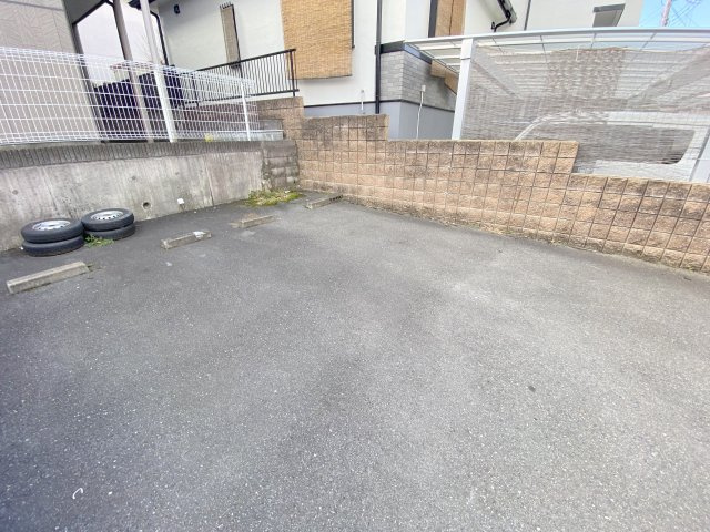 富田林市東板持町２丁目のアパートの駐車場