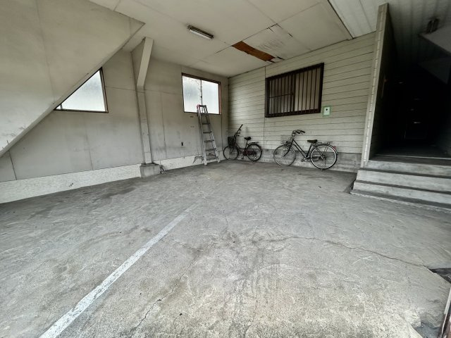 富田林市新家２丁目の賃貸マンションの駐車場
