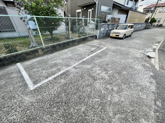 ガーデンハイツ置田の駐車場