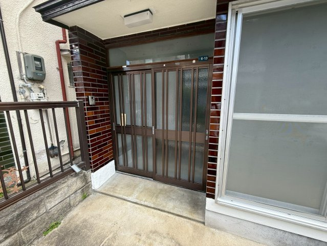 羽曳野市古市６丁目の一戸建てのエントランス