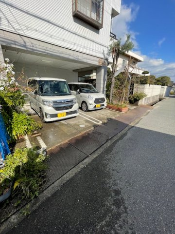 羽曳野市野々上３丁目のハイツの駐車場