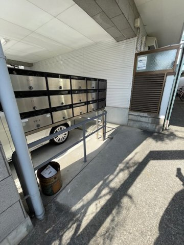 羽曳野市野々上３丁目のハイツのロビー